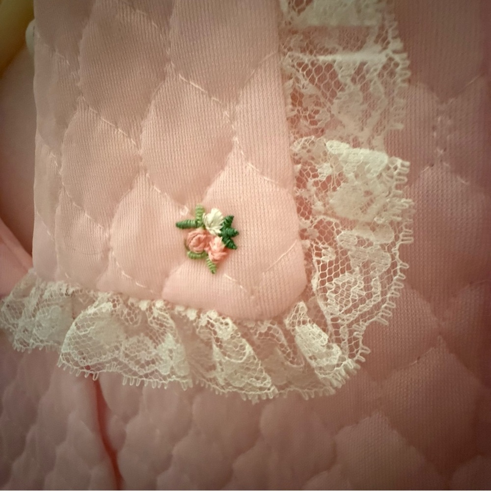 🌸 Vintage Sears Quilted Pink Bed Jacket | 1960s–70s Nylon Lace Sleepwear Large - Picture 4 of 9